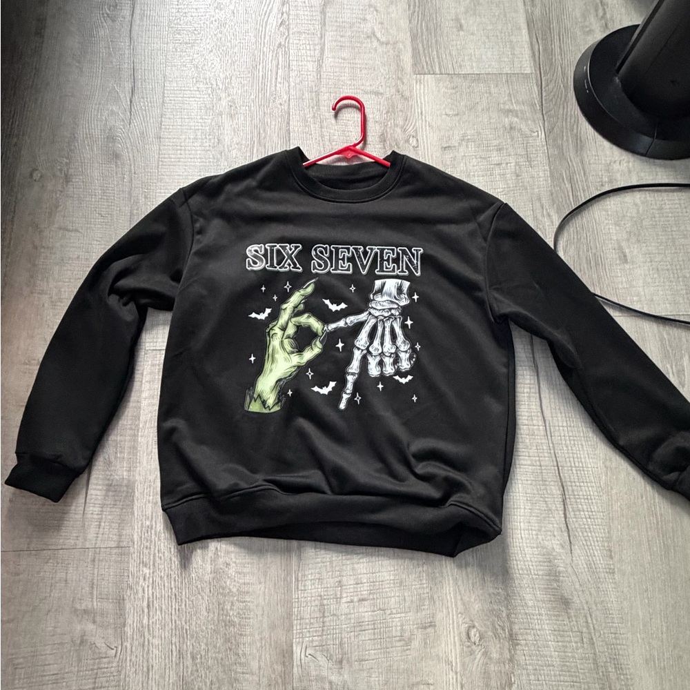 Amazon Black Graphic 6/7 halloween crew neck!